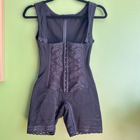 Body shaper - Picture 1 of 9